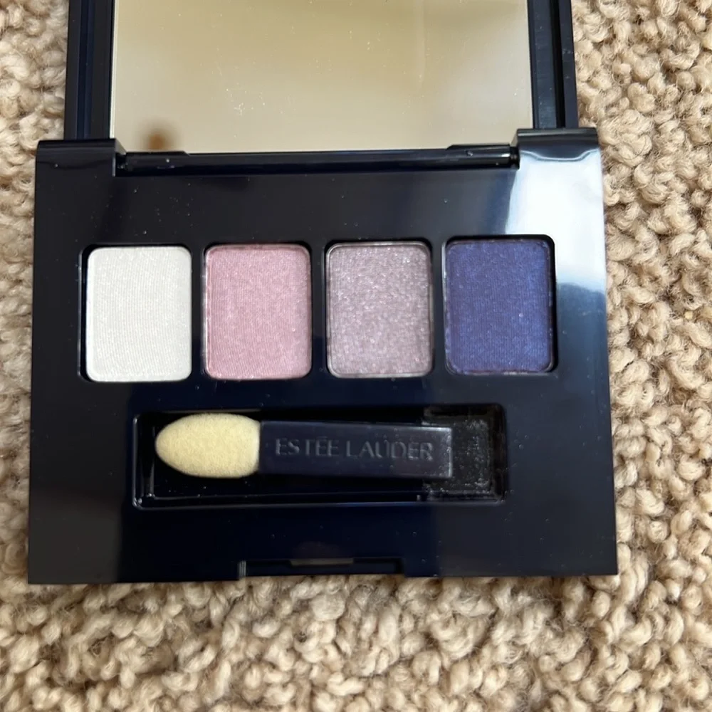 Estée lauder pure color ombré eyeshadow palette.